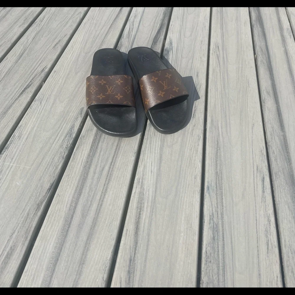 Louis Vuitton Waterfront Mule Sandals - Picture 3 of 5